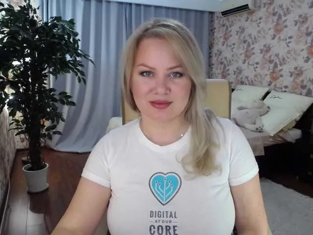Live sex webcam photo for TwinklingStar #276675412