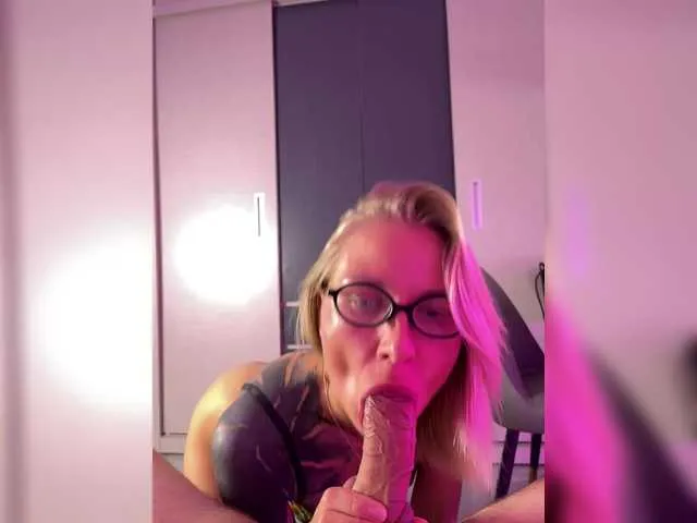 Live sex webcam photo for Twins666 #290683066