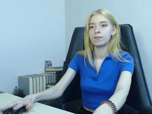 Live sex webcam photo for TwinsKarina #274195243