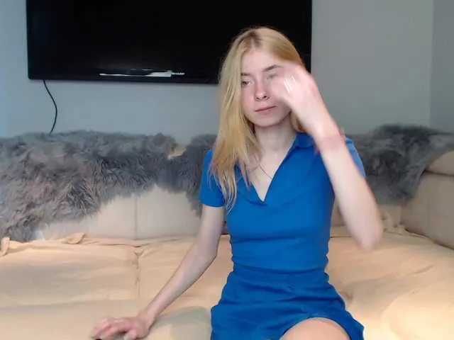 Live sex webcam photo for TwinsKarina #274228179