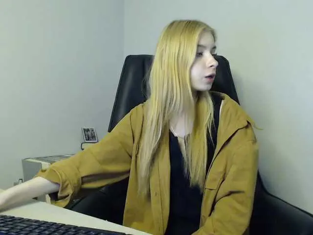 Live sex webcam photo for TwinsKarina #274267023