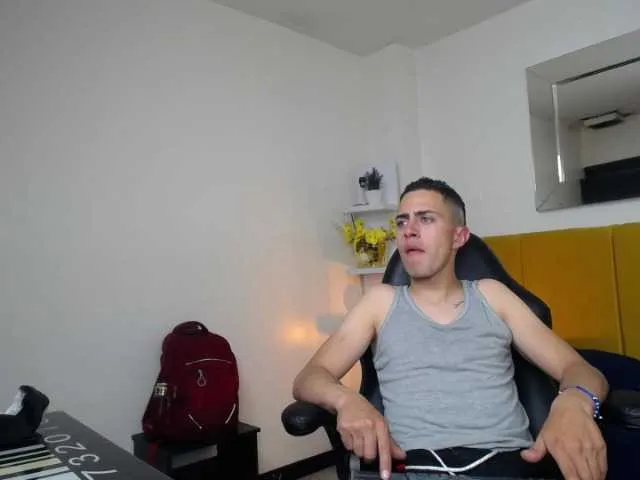 Live sex webcam photo for Tyler-Niixon #277553484