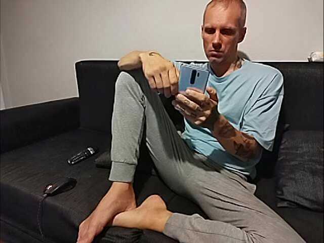 Live sex webcam photo for UgglyMuggle69 #276008875