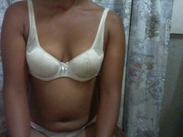 Live sex webcam photo for Undiee1 #290668686