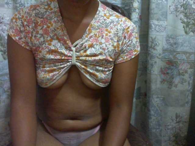 Live sex webcam photo for Undiee1 #290683493