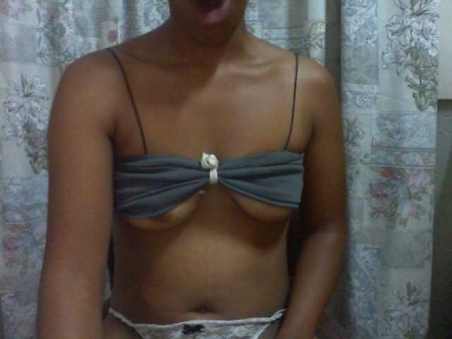 Live sex webcam photo for Undiee1 #290700796