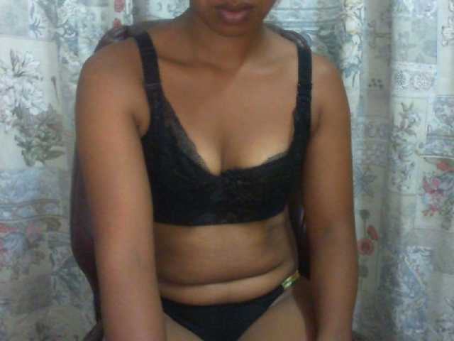 Live sex webcam photo for Undiee1 #290742318