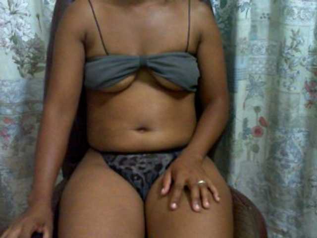 Live sex webcam photo for Undiee1 #290764195