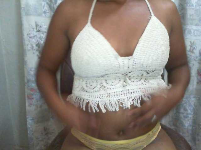 Live sex webcam photo for Undiee1 #290818321