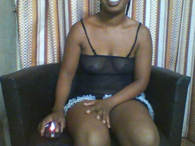 Live sex webcam photo for Undiee1 #292366915