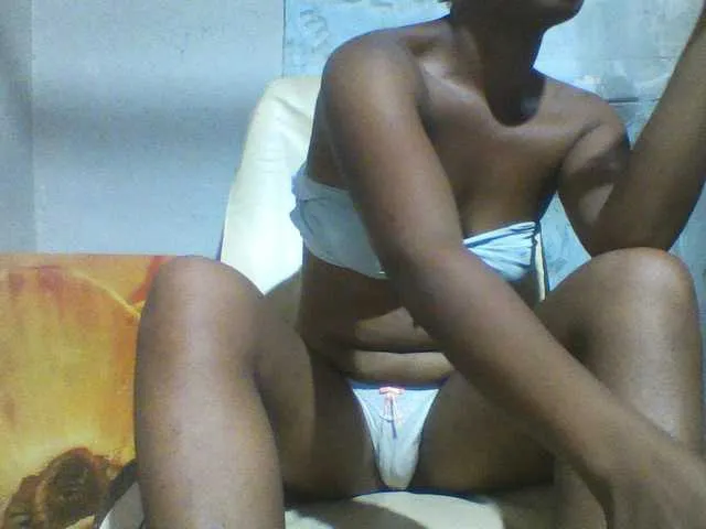 Live sex webcam photo for Undiee1 #292512721