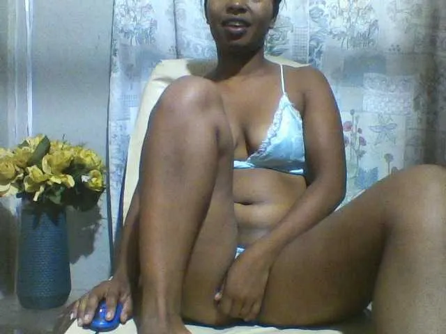 Live sex webcam photo for Undiee1 #292617116