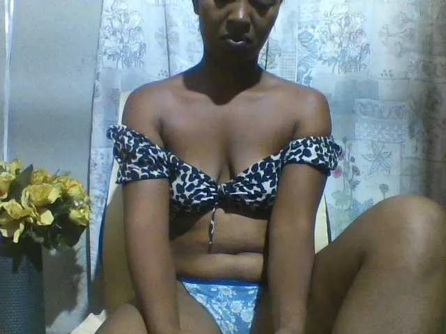 Live sex webcam photo for Undiee1 #292649583