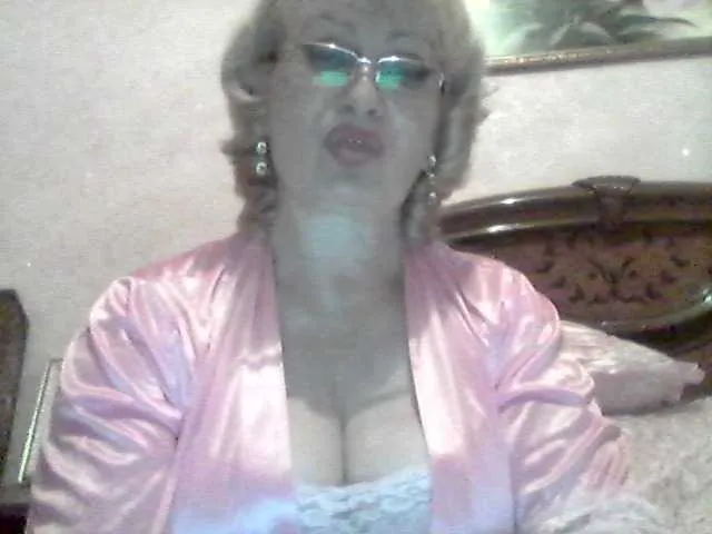 Live sex webcam photo for Ur-Mami #273860770