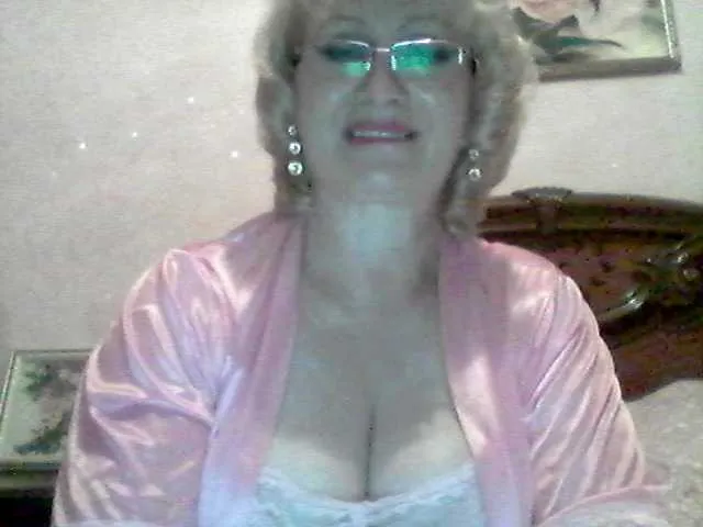 Live sex webcam photo for Ur-Mami #273900299