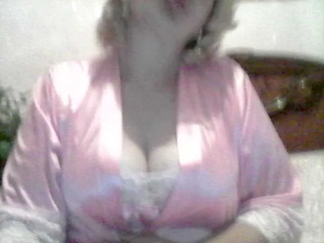 Live sex webcam photo for Ur-Mami #274212058