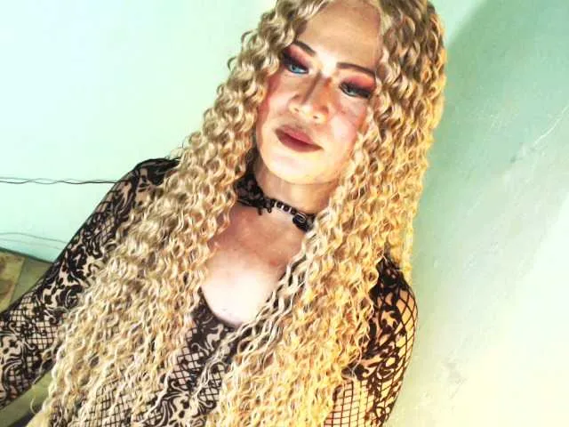 Live sex webcam photo for UrDreamTransgirl #290672281