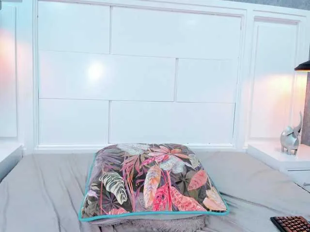 Live sex webcam photo for VALENTIINN #277936416