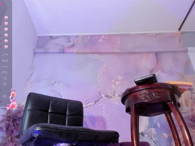 Live sex webcam photo for VALERIAQUEENTS #291603523