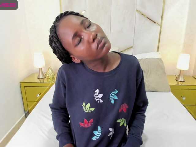 Live sex webcam photo for VICKYWALLES #276025574