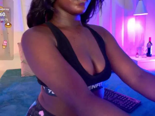 Live sex webcam photo for VICKYWALLES #291204207