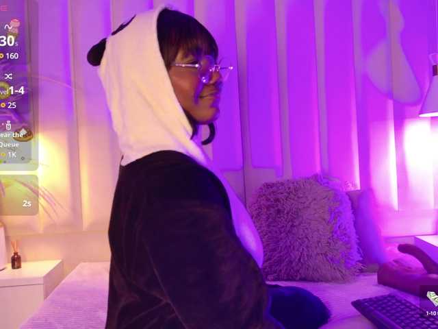 Live sex webcam photo for VICKYWALLES #291403923