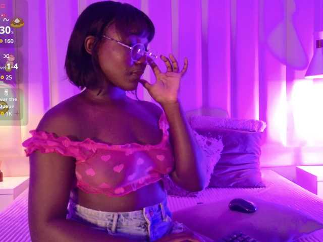 Live sex webcam photo for VICKYWALLES #291423126