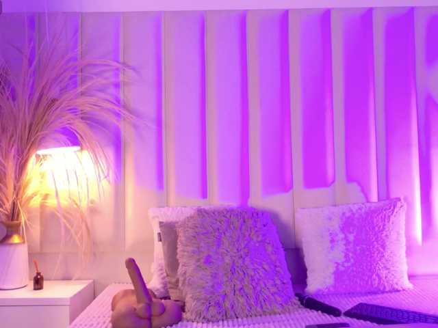 Live sex webcam photo for VICKYWALLES #291445018