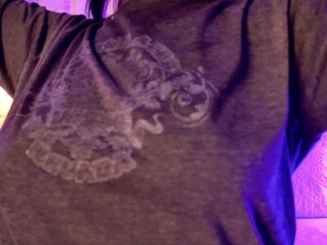 Live sex webcam photo for VICKYWALLES #291451705