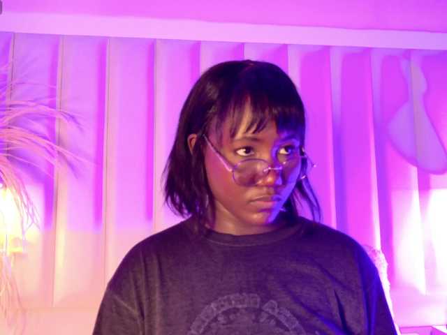 Live sex webcam photo for VICKYWALLES #291454367