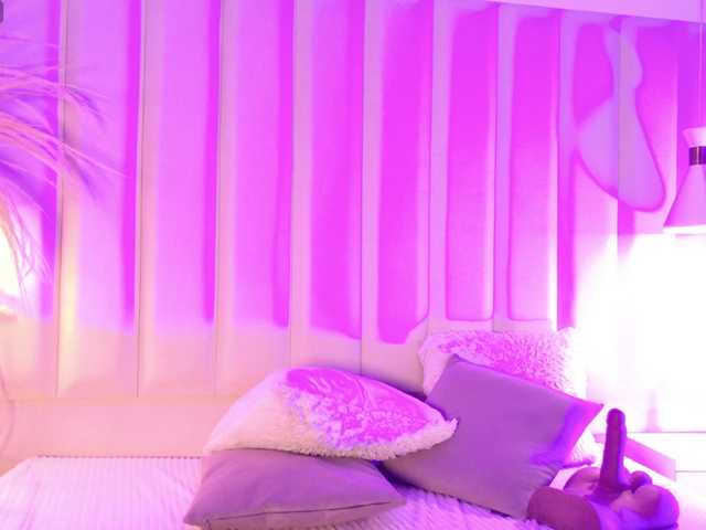 Live sex webcam photo for VICKYWALLES #291457569