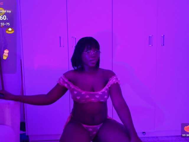 Live sex webcam photo for VICKYWALLES #291567758