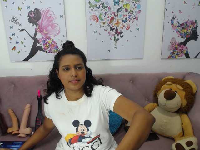 Live sex webcam photo for VIKY-COLINS #271993650