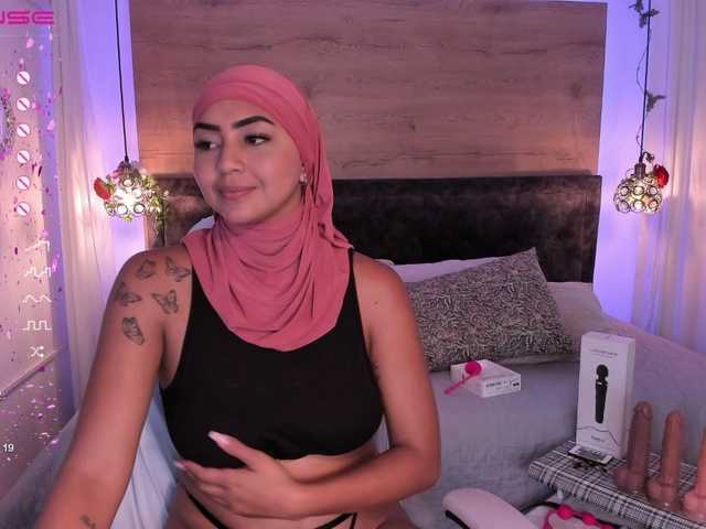 Live sex webcam photo for Vaaleriiia #275970248