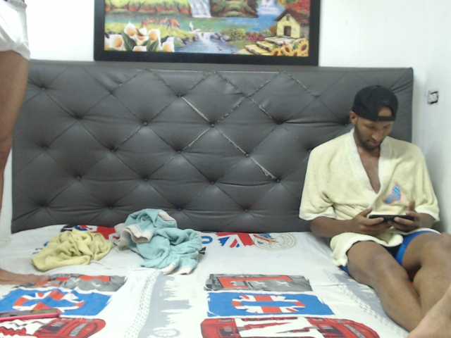 Live sex webcam photo for ValeAndTwoBoy #271731480