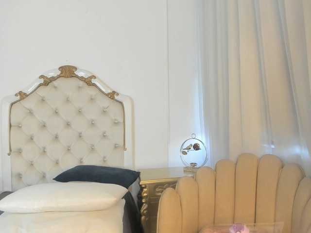 Live sex webcam photo for Valen-ross #277461575