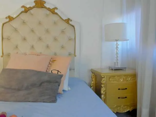 Live sex webcam photo for Valen-ross #279713603