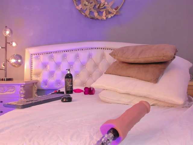 Live sex webcam photo for Valen-ross #290897040