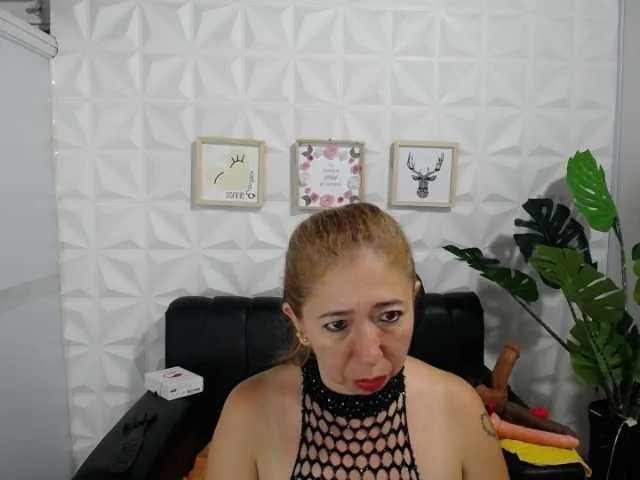 Live sex webcam photo for Valentina-mature #275643548