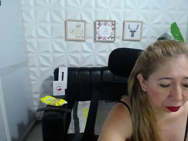 Live sex webcam photo for Valentina-mature #275815473
