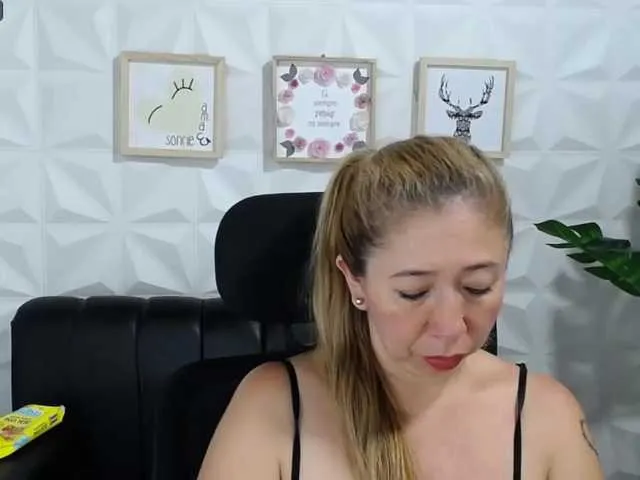 Live sex webcam photo for Valentina-mature #276034009