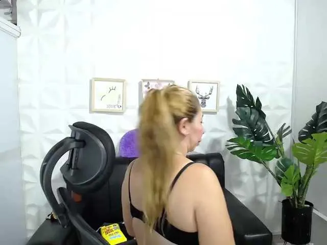 Live sex webcam photo for Valentina-mature #276112874