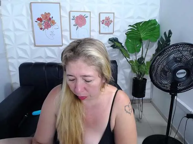 Live sex webcam photo for Valentina-mature #289255083