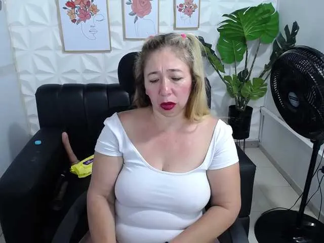 Live sex webcam photo for Valentina-mature #289316818