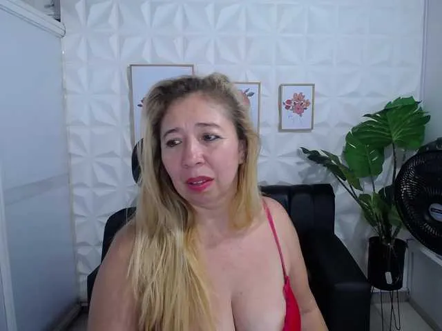 Live sex webcam photo for Valentina-mature #289985384
