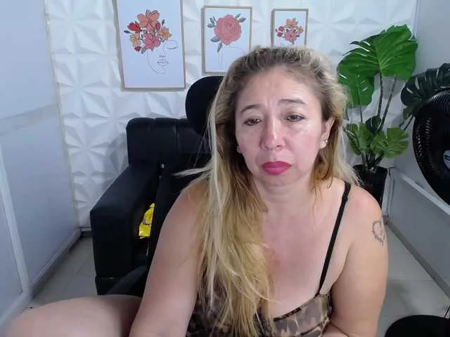 Live sex webcam photo for Valentina-mature #290005131