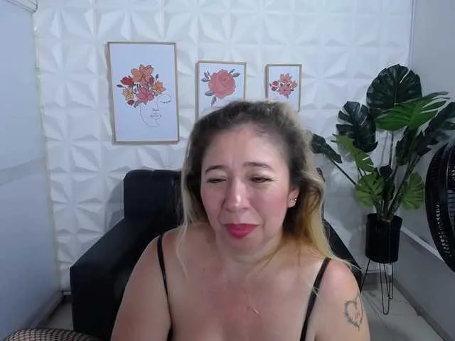Live sex webcam photo for Valentina-mature #290129079