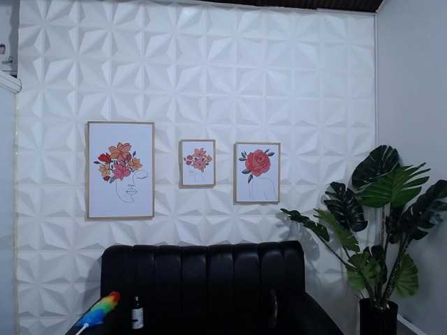 Live sex webcam photo for Valentina-mature #290343799