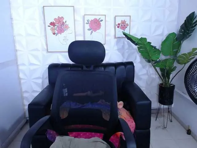 Live sex webcam photo for Valentina-mature #292252835