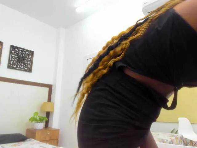 Live sex webcam photo for ValentinaGil #277371632